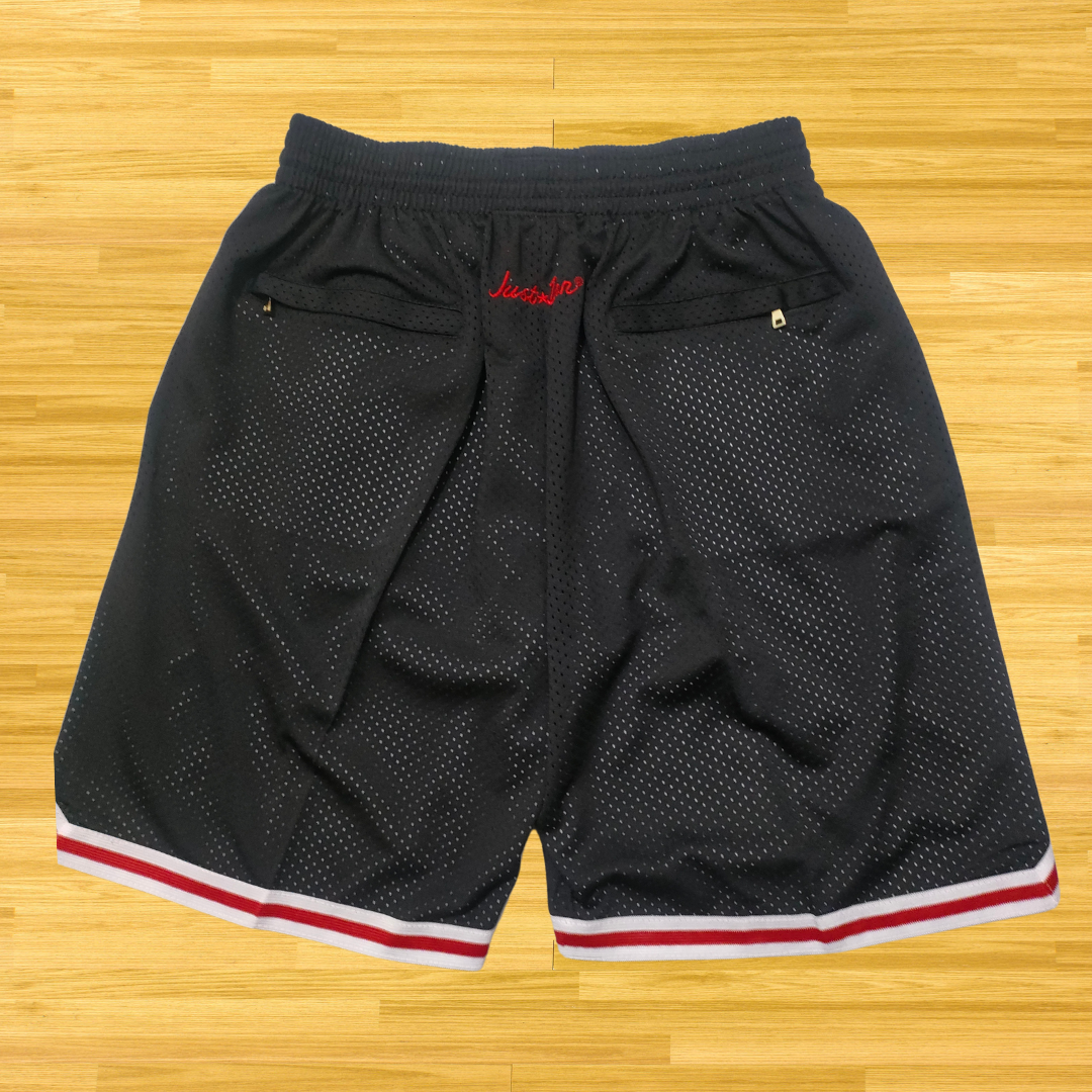 Bulls - Retro Shorts - Black Bulls